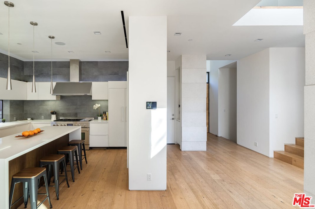 3435 Military Ave, Los Angeles CA  90034-6001 exterior