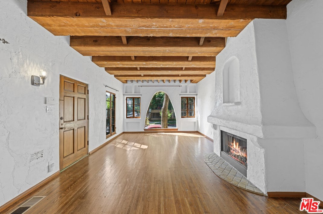 9027 Alden Dr, Los Angeles CA  exterior