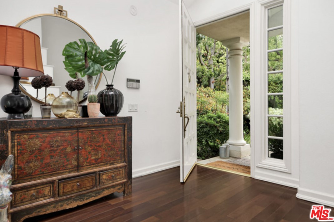 2443 Buckingham Ln, Los Angeles CA  90077-1335 exterior