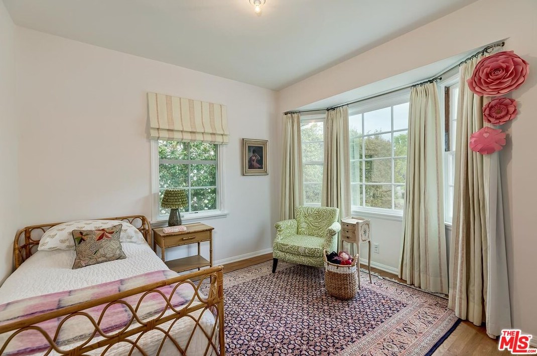 2207 Hillsboro Ave, Los Angeles CA  90034-1122 exterior