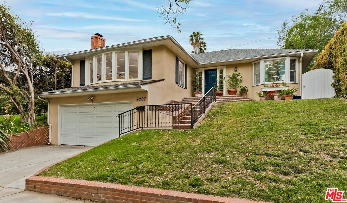 2207 Hillsboro Ave, Los Angeles CA  90034-1122 exterior