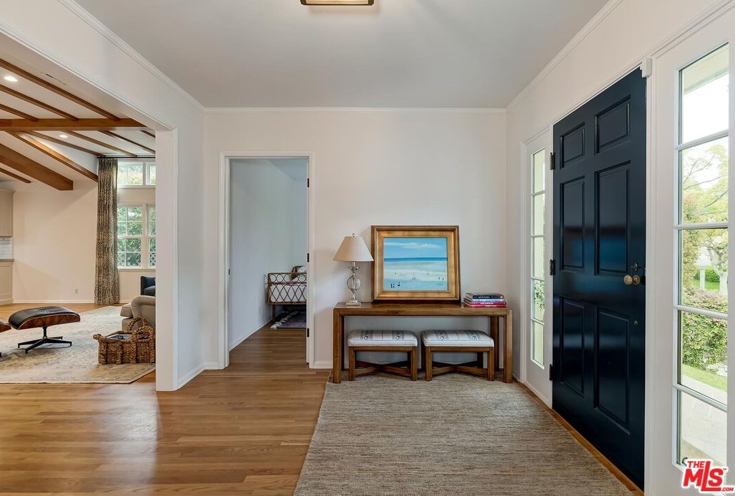 2207 Hillsboro Ave, Los Angeles CA  90034-1122 exterior