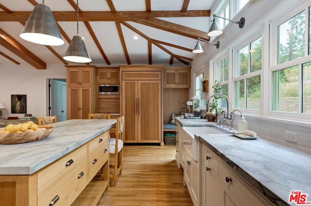 2207 Hillsboro Ave, Los Angeles CA  90034-1122 exterior