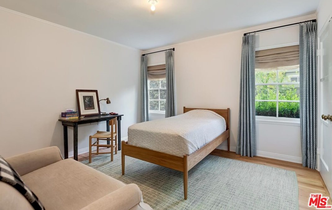 2207 Hillsboro Ave, Los Angeles CA  90034-1122 exterior