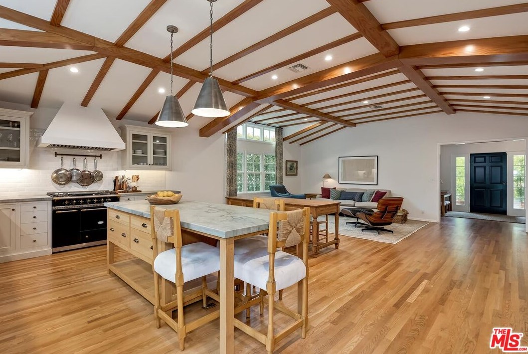 2207 Hillsboro Ave, Los Angeles CA  90034-1122 exterior