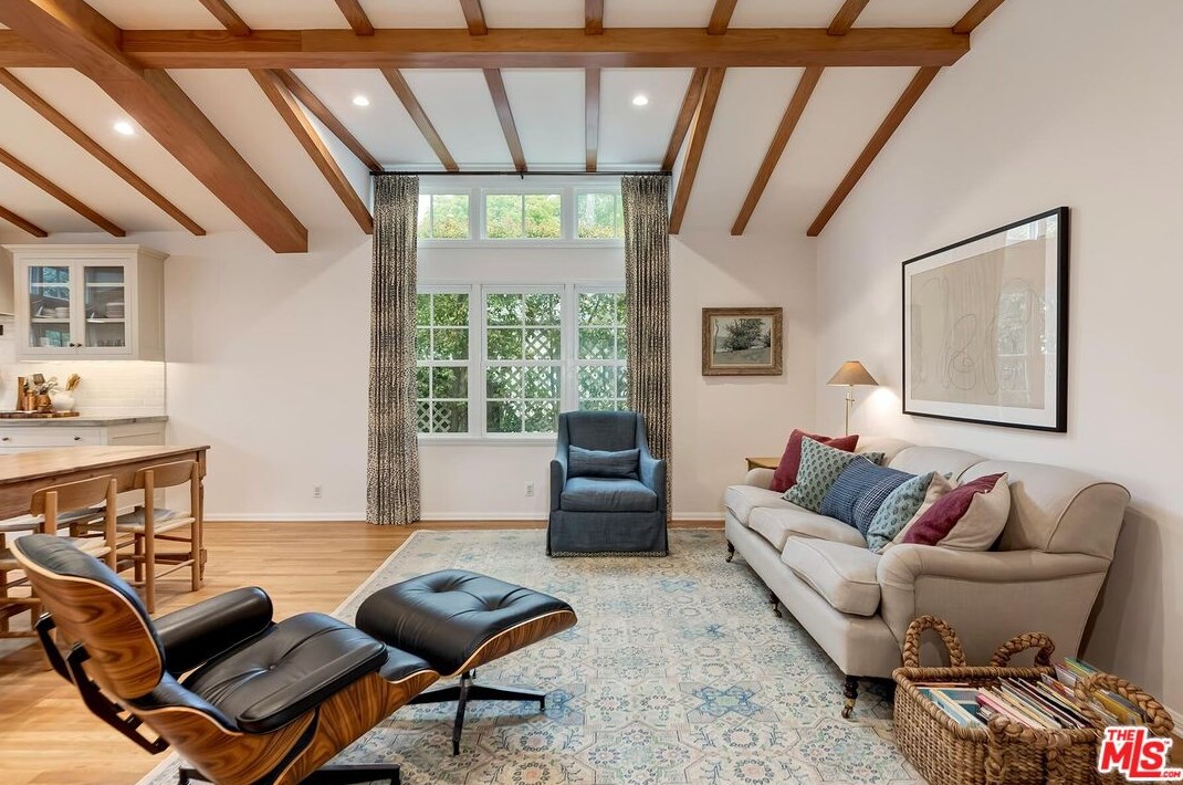 2207 Hillsboro Ave, Los Angeles CA  90034-1122 exterior