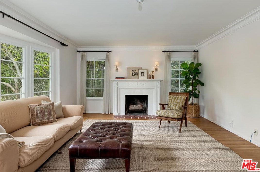 2207 Hillsboro Ave, Los Angeles CA  90034-1122 exterior