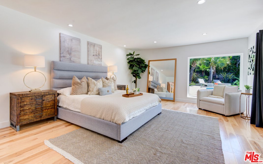 6120 Bedford Ave, Los Angeles CA  90056-2015 exterior