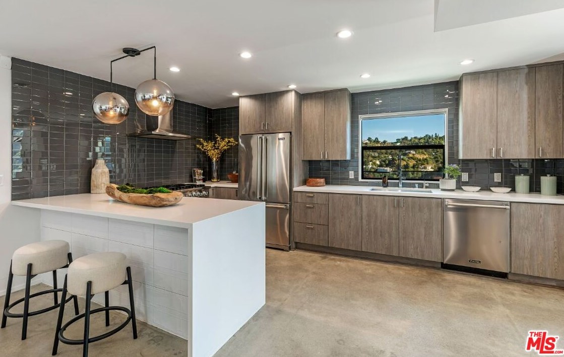 7541 Hermes Dr, Los Angeles CA  90046-1713 exterior