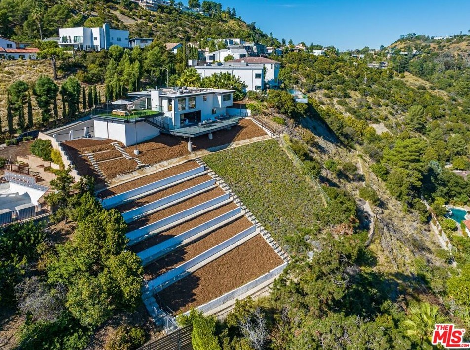 7541 Hermes Dr, Los Angeles CA  90046-1713 exterior