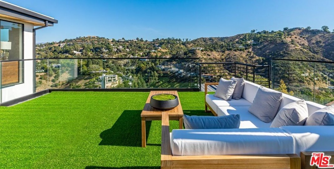 7541 Hermes Dr, Los Angeles CA  90046-1713 exterior