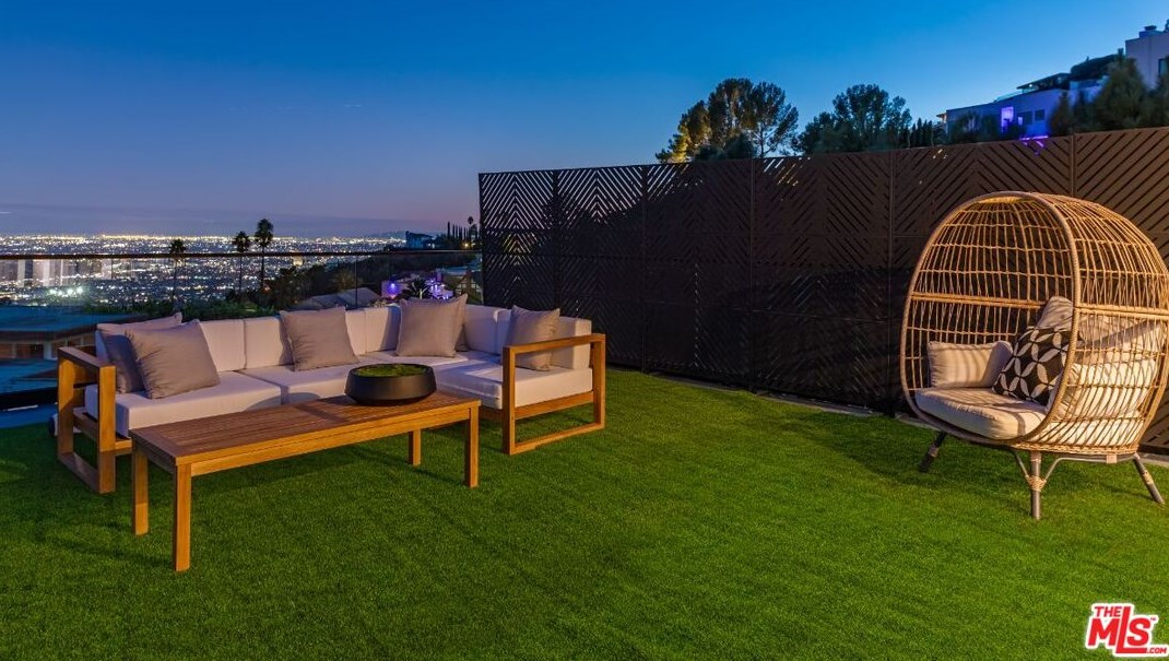 7541 Hermes Dr, Los Angeles CA  90046-1713 exterior