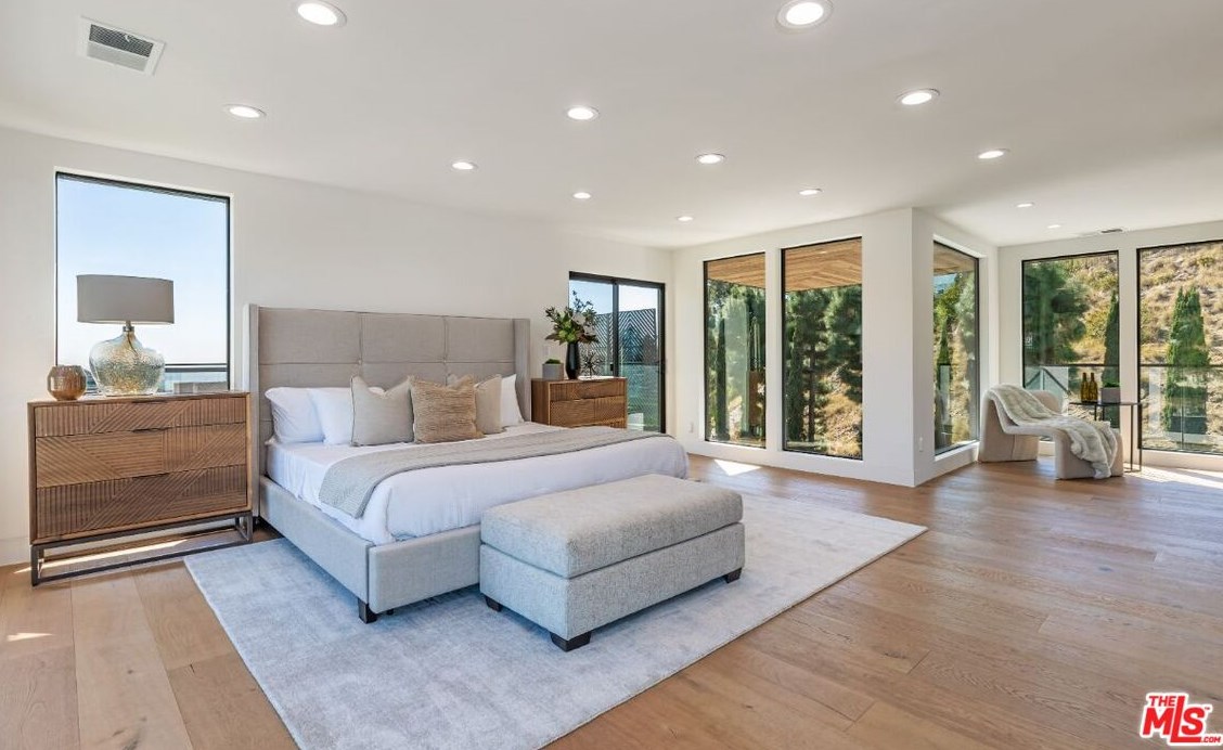 7541 Hermes Dr, Los Angeles CA  90046-1713 exterior