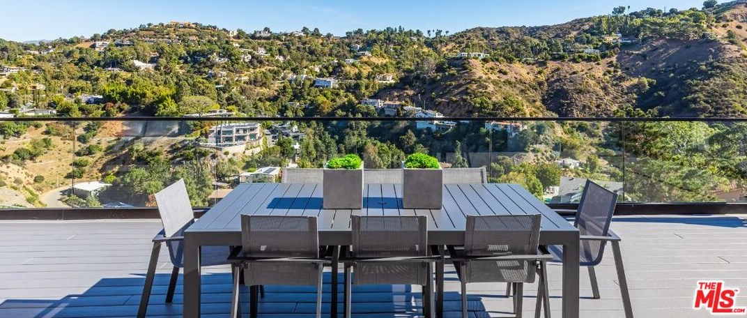 7541 Hermes Dr, Los Angeles CA  90046-1713 exterior