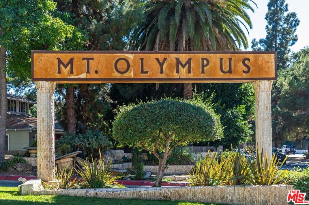 7541 Hermes Dr, Los Angeles CA  90046-1713 exterior