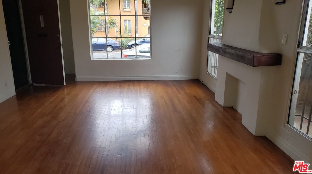 1414 Sierra Bonita Ave, Los Angeles CA  90019-3924 exterior