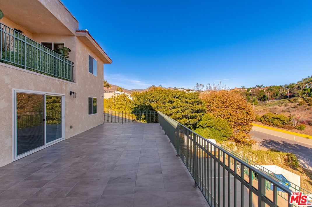 6433 Kanan Dume Rd, Malibu CA  90265-4002 exterior