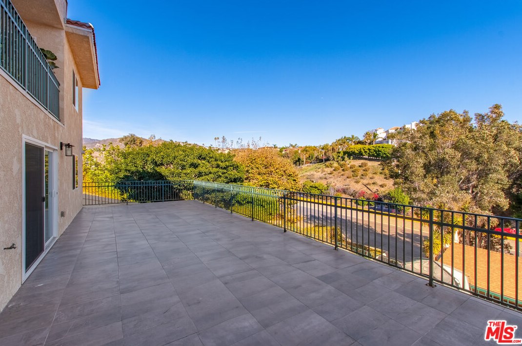 6433 Kanan Dume Rd, Malibu CA  90265-4002 exterior