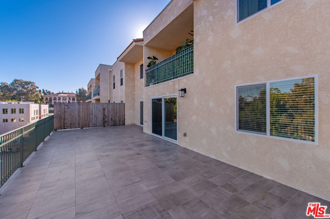 6433 Kanan Dume Rd, Malibu CA  90265-4002 exterior