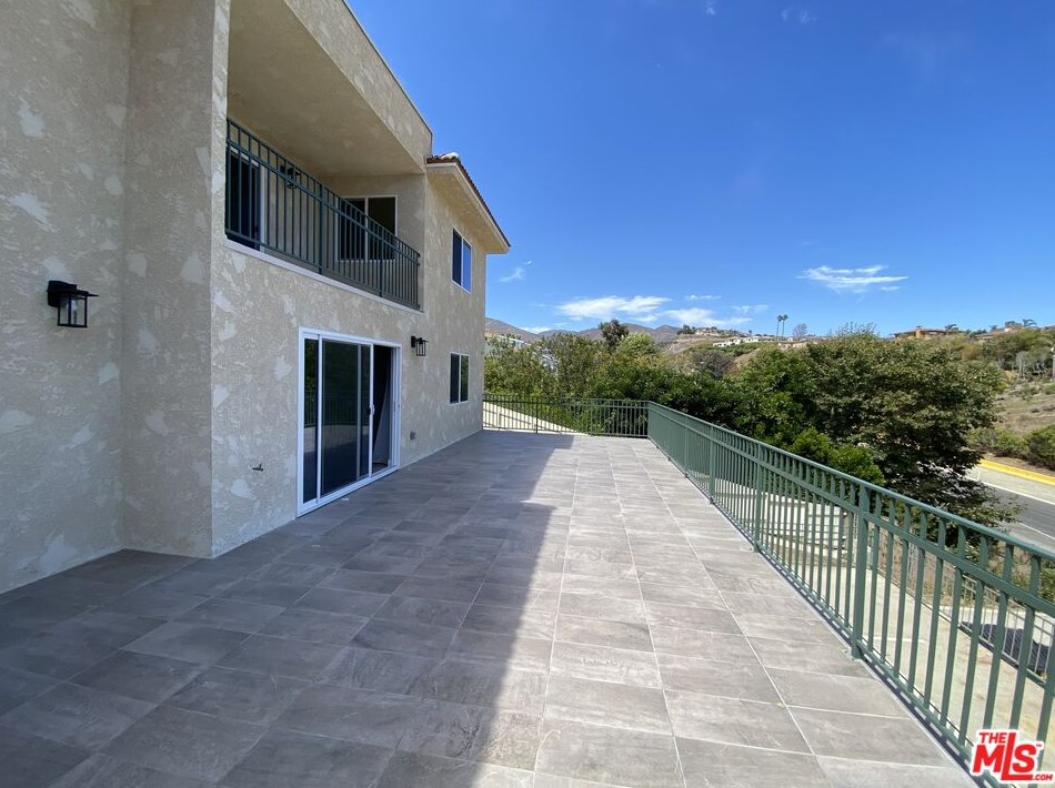 6433 Kanan Dume Rd, Malibu CA  90265-4002 exterior