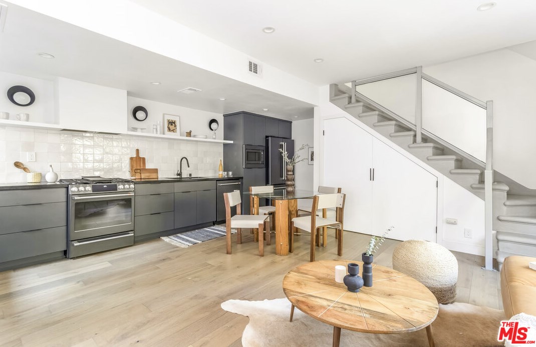 8109 Willow Glen Rd, Los Angeles CA  90046-1618 exterior