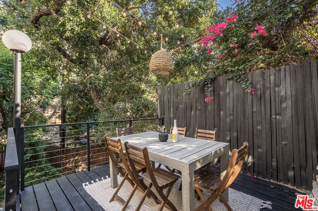 8109 Willow Glen Rd, Los Angeles CA  90046-1618 exterior