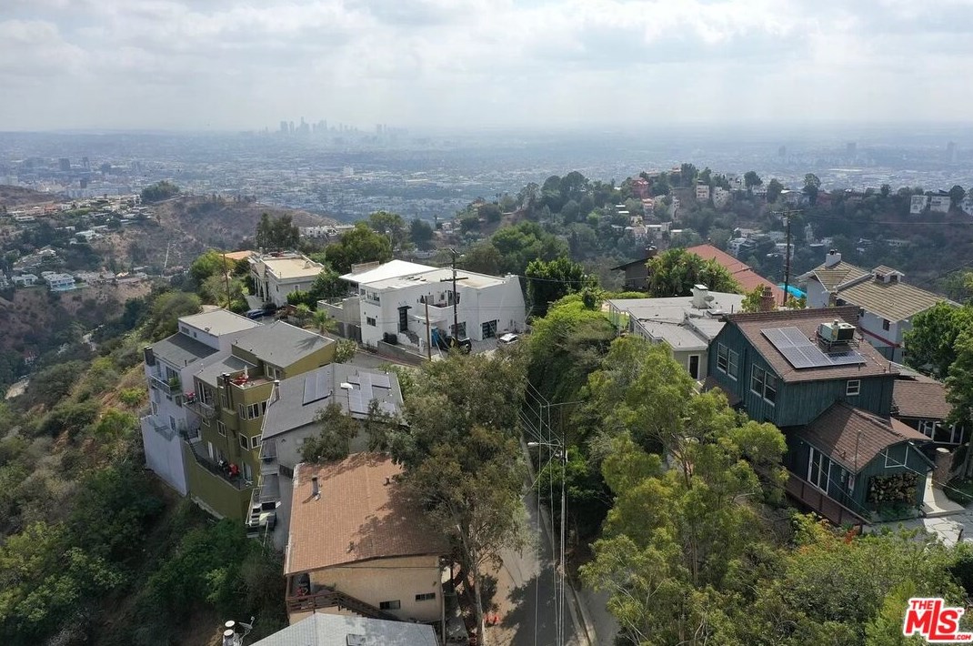 2144 Beech Knoll Rd, Los Angeles CA  90046-1518 exterior