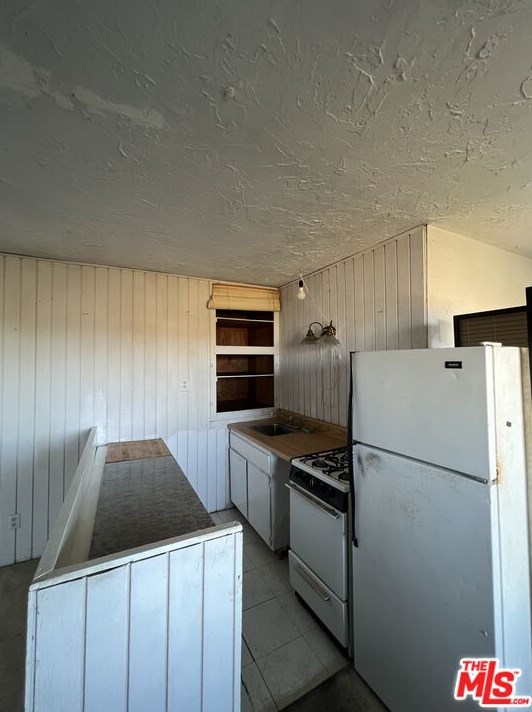 2144 Beech Knoll Rd, Los Angeles CA  90046-1518 exterior