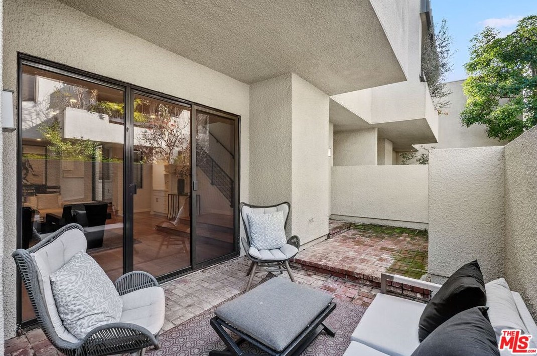 2443 Century Hl, Los Angeles CA  90067-3510 exterior