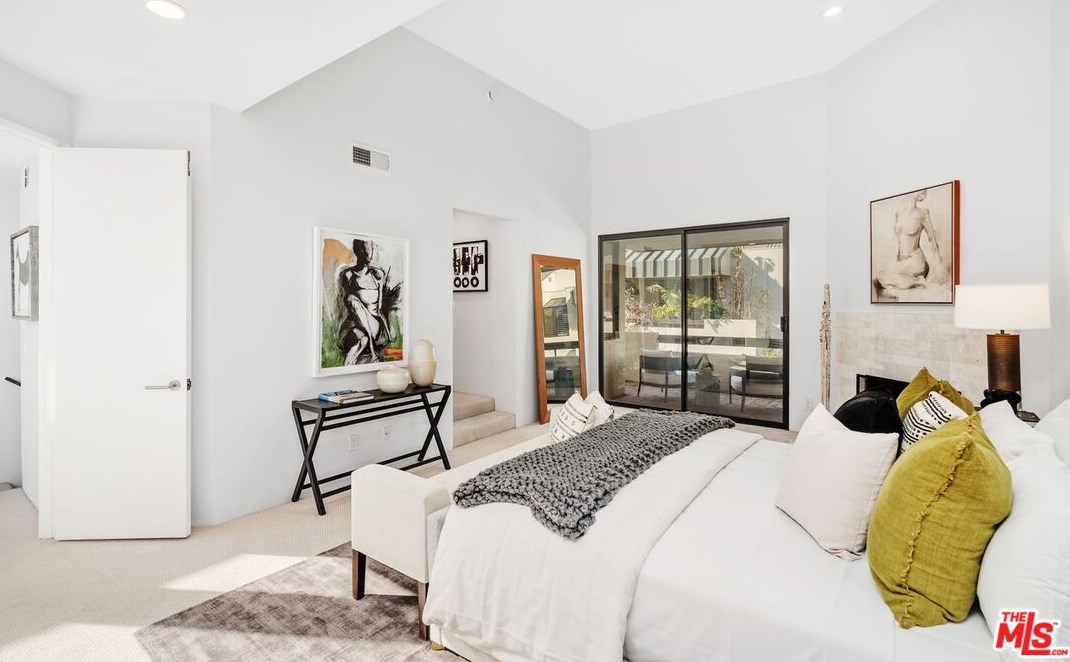 2443 Century Hl, Los Angeles CA  90067-3510 exterior