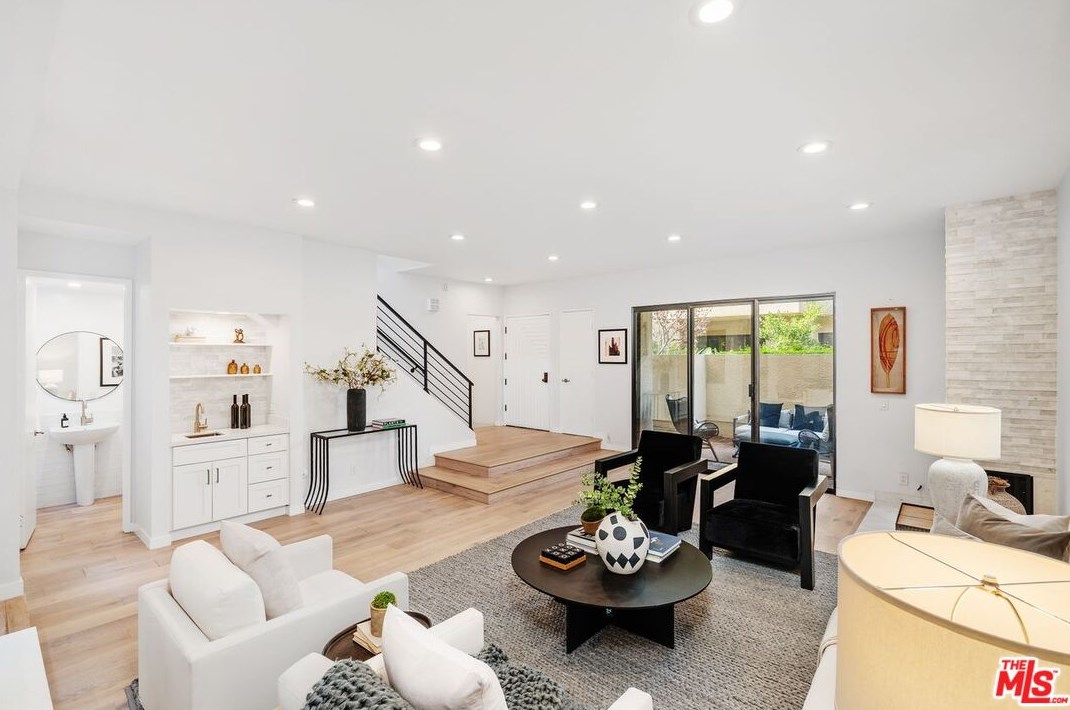 2443 Century Hl, Los Angeles CA  90067-3510 exterior