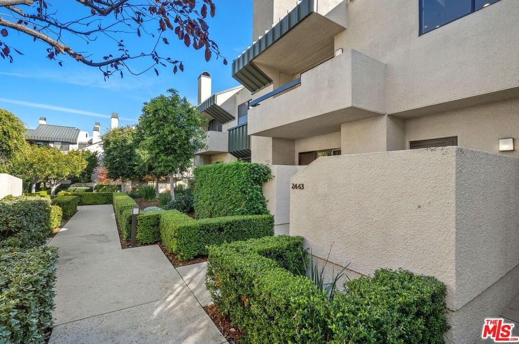 2443 Century Hl, Los Angeles CA  90067-3510 exterior