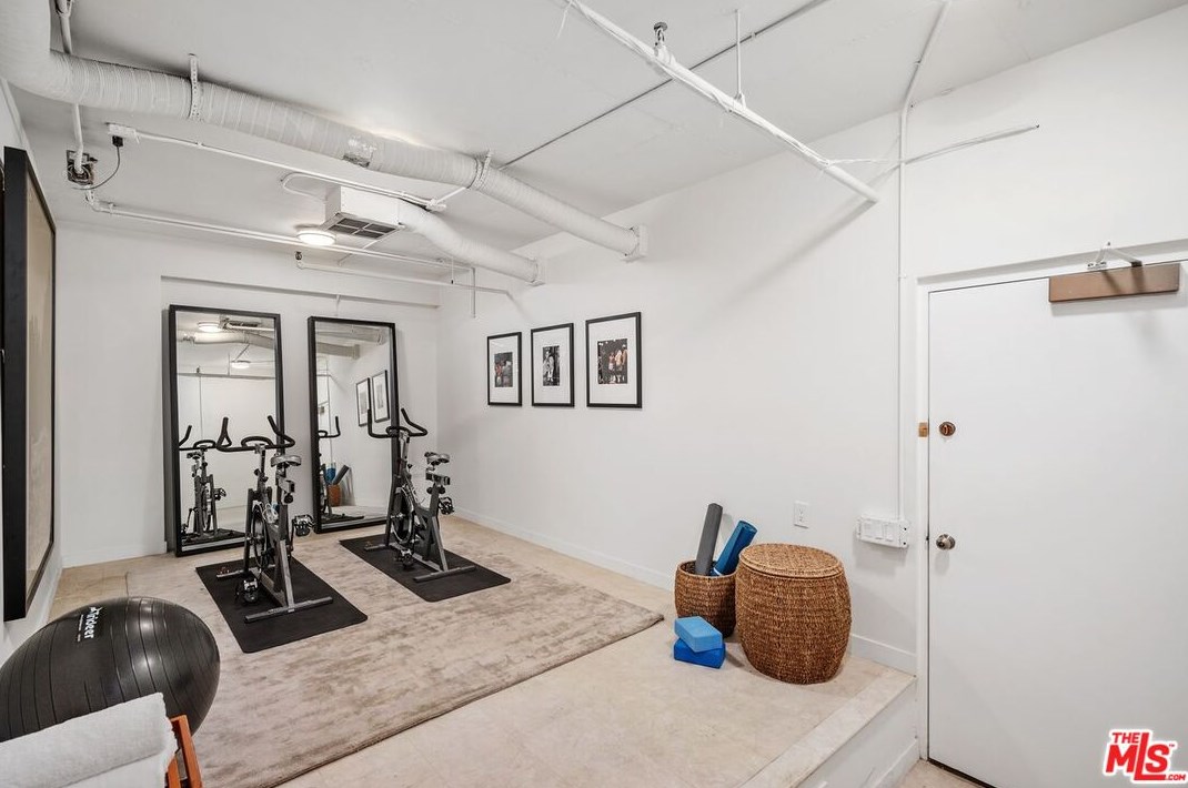 2443 Century Hl, Los Angeles CA  90067-3510 exterior