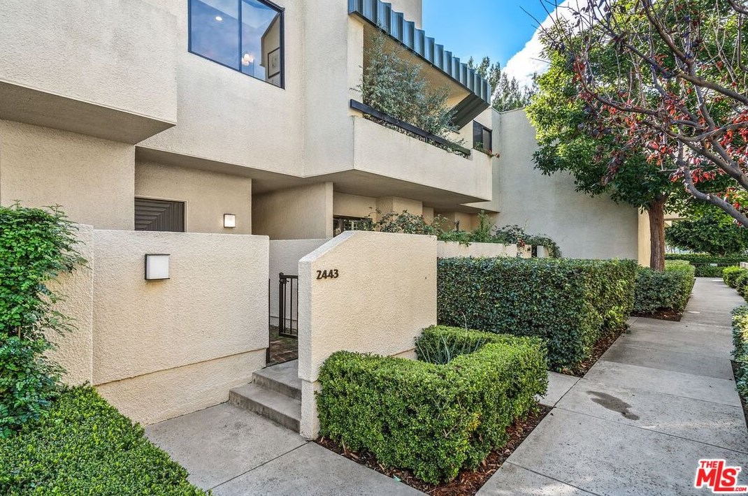 2443 Century Hl, Los Angeles CA  90067-3510 exterior