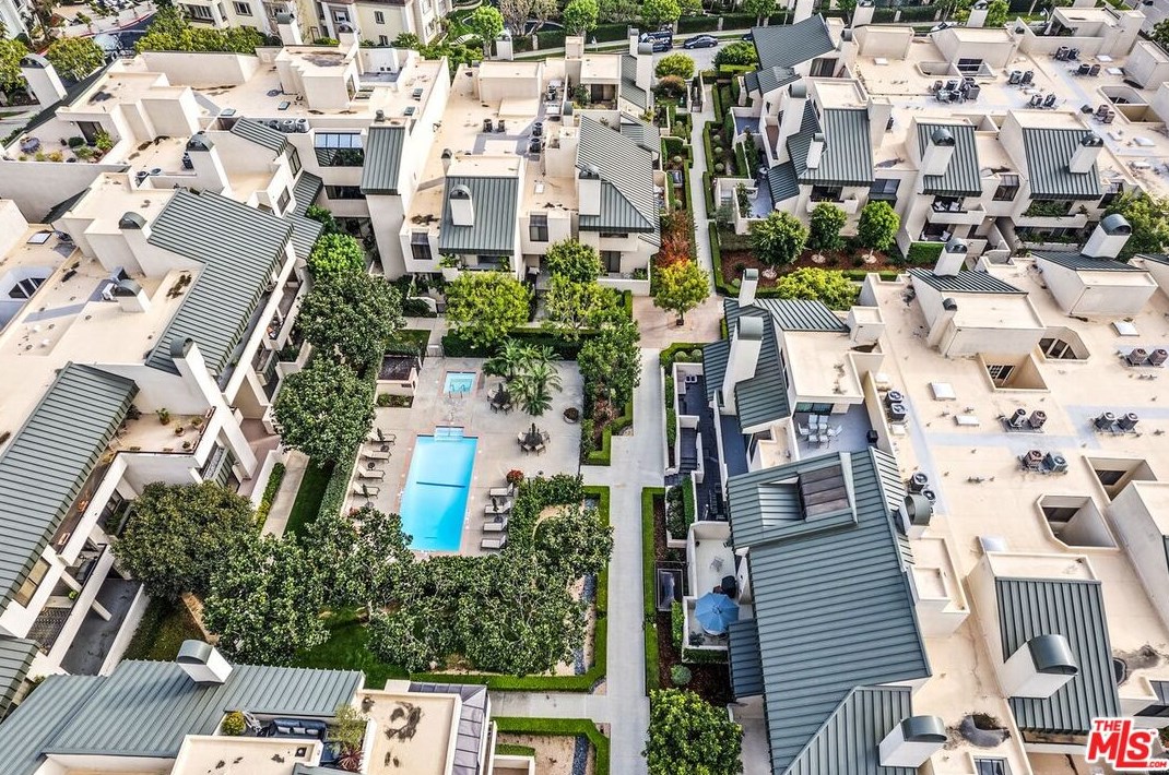 2443 Century Hl, Los Angeles CA  90067-3510 exterior