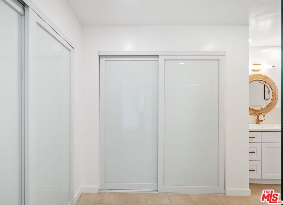 2443 Century Hl, Los Angeles CA  90067-3510 exterior