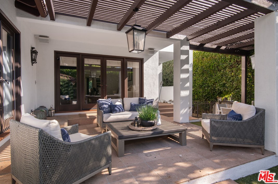 629 Gretna Green Way, Los Angeles CA  90049-4034 exterior