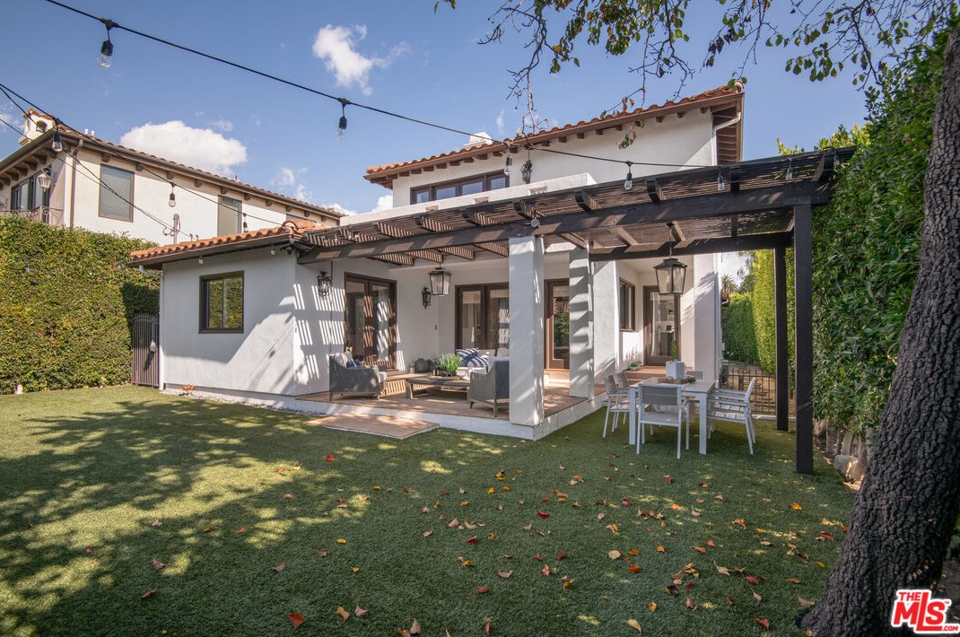 629 Gretna Green Way, Los Angeles CA  90049-4034 exterior