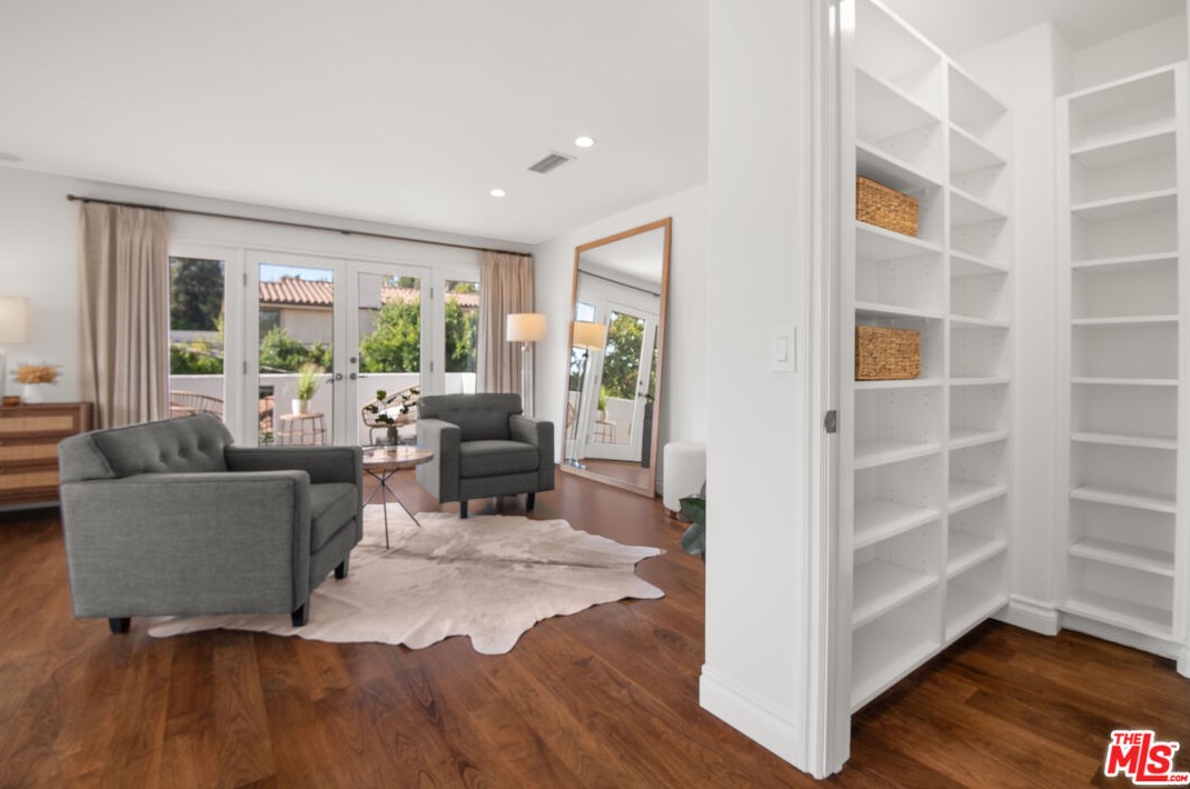 629 Gretna Green Way, Los Angeles CA  90049-4034 exterior