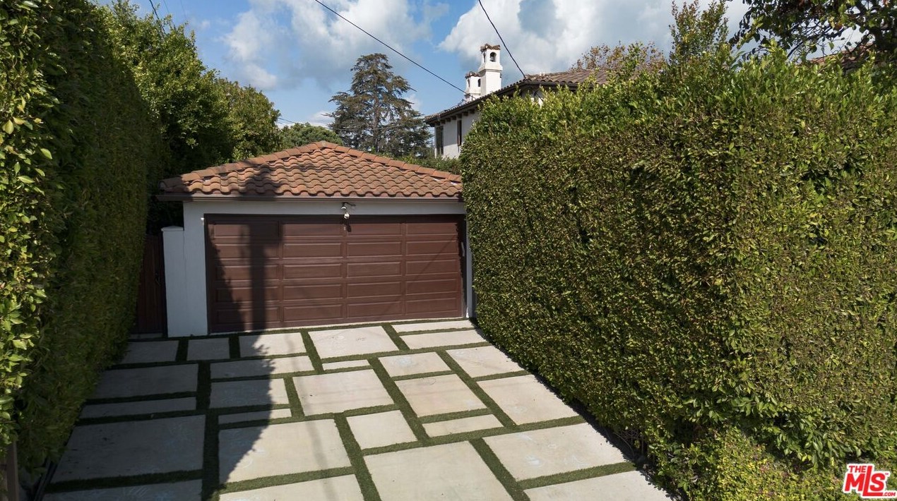 629 Gretna Green Way, Los Angeles CA  90049-4034 exterior