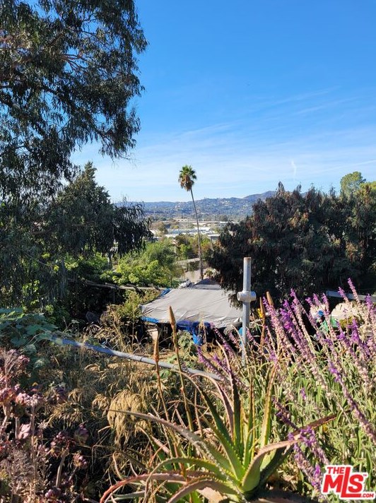 2230 Carlyle Pl, Los Angeles CA  90065-2022 exterior