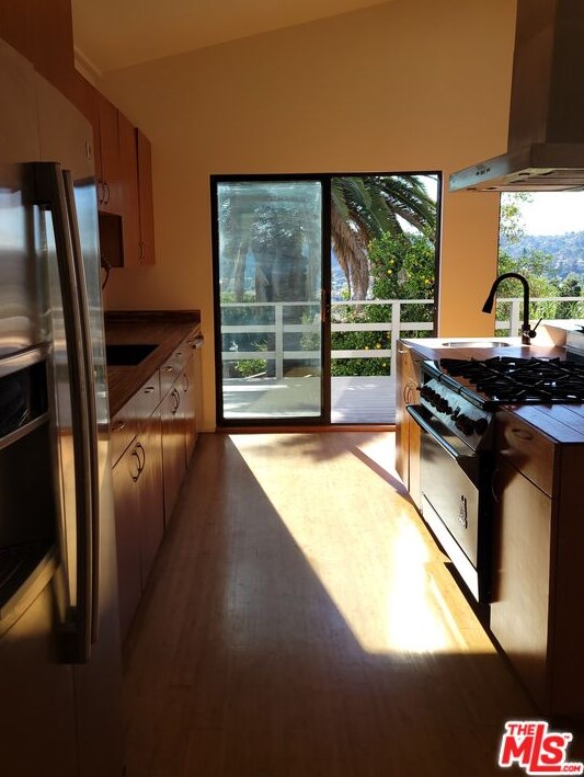 2230 Carlyle Pl, Los Angeles CA  90065-2022 exterior