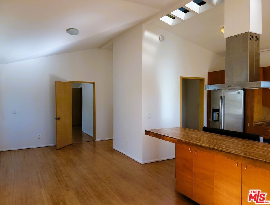 2230 Carlyle Pl, Los Angeles CA  90065-2022 exterior