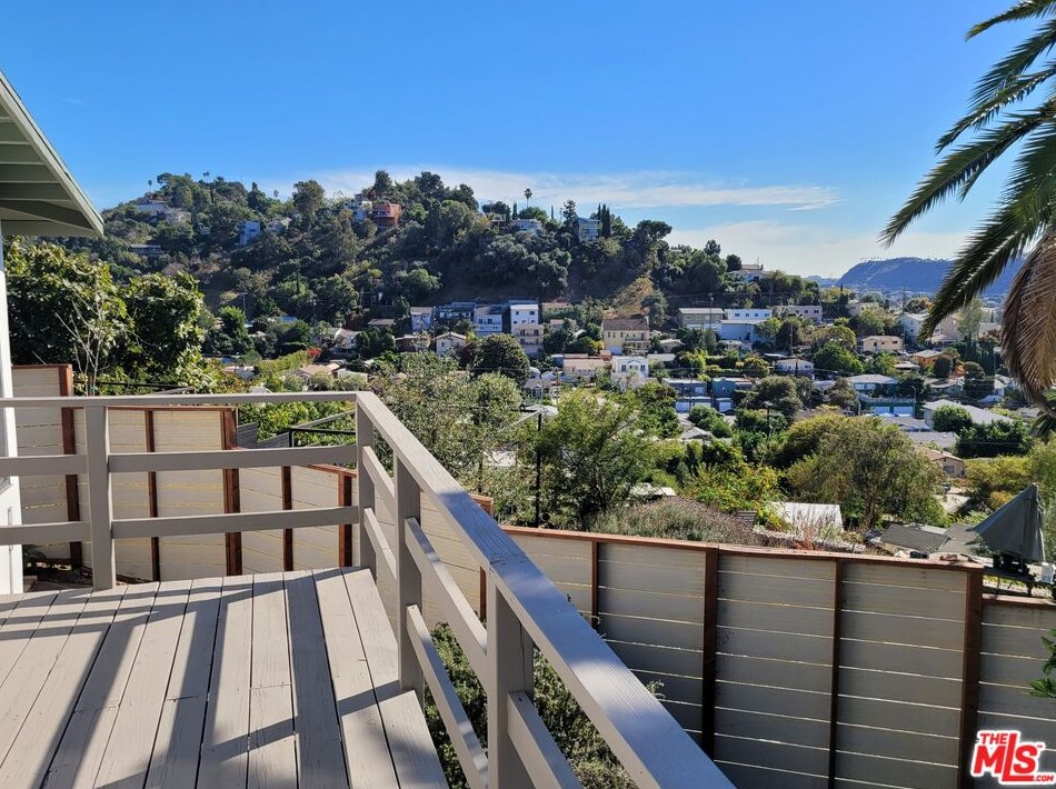 2230 Carlyle Pl, Los Angeles CA  90065-2022 exterior