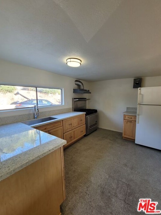 2230 Carlyle Pl, Los Angeles CA  90065-2022 exterior