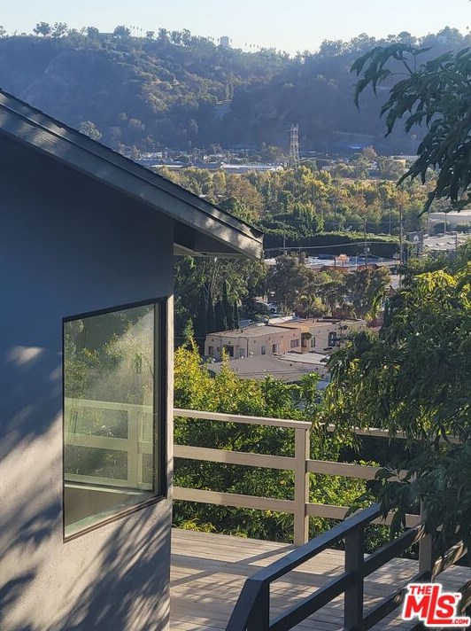 2230 Carlyle Pl, Los Angeles CA  90065-2022 exterior