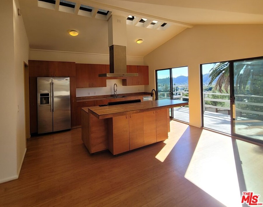 2230 Carlyle Pl, Los Angeles CA  90065-2022 exterior