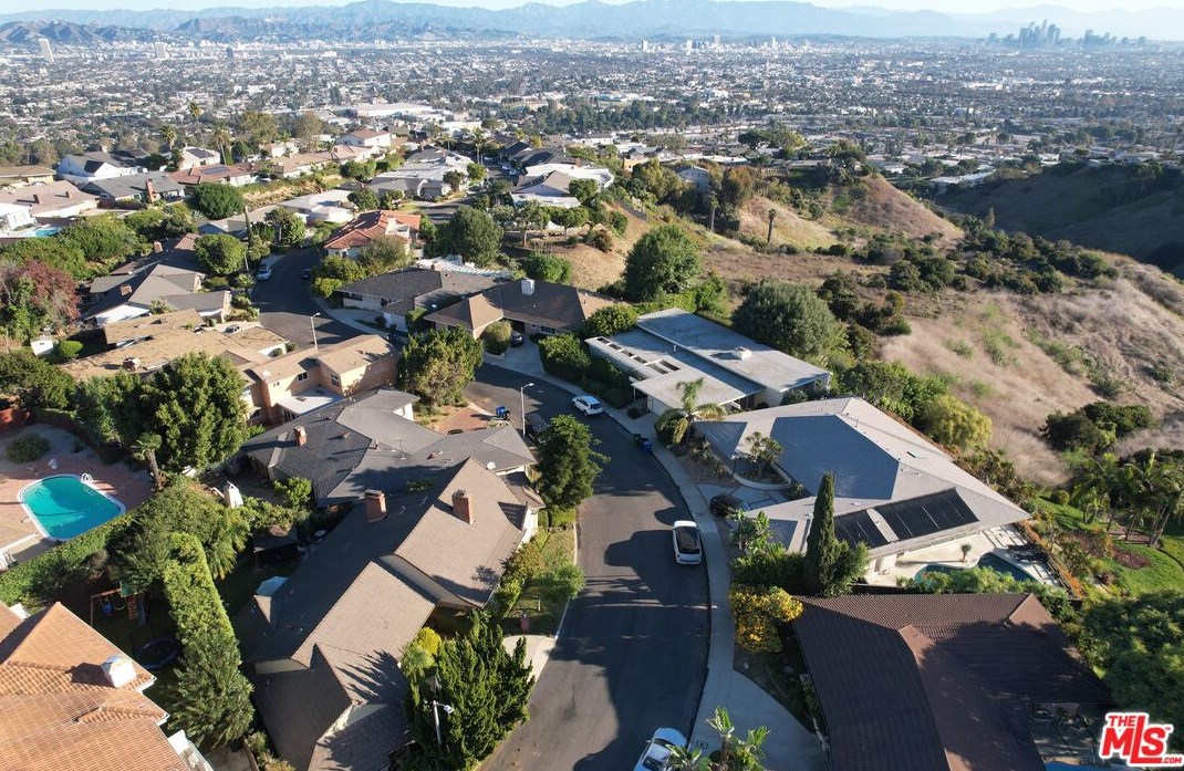 4138 Mantova Dr, Los Angeles CA  90008-1129 exterior