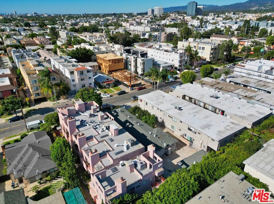 1734 Barrington Ave, Los Angeles CA  90025-4010 exterior