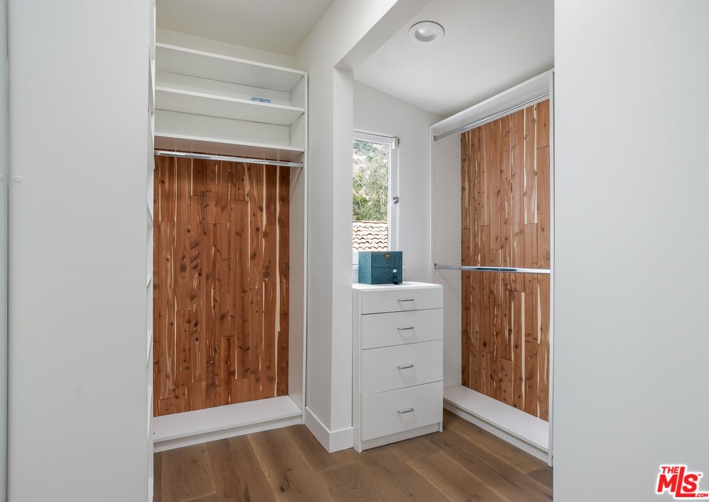1725 Mount Olympus Dr, Los Angeles CA  90046-2034 exterior